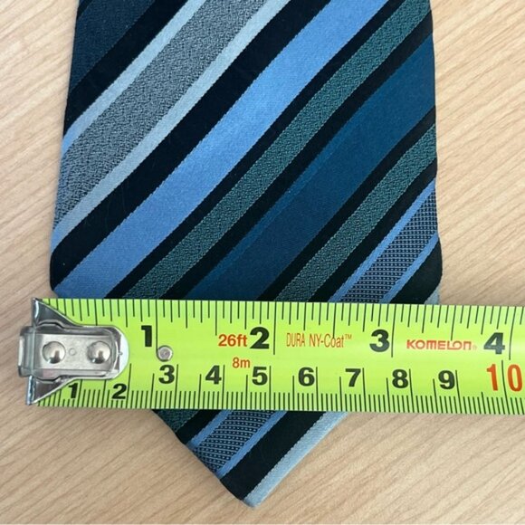 💕2/$30 💕Kenneth Cole Reaction Blue & Black Striped 100% Silk Tie - Picture 5 of 5